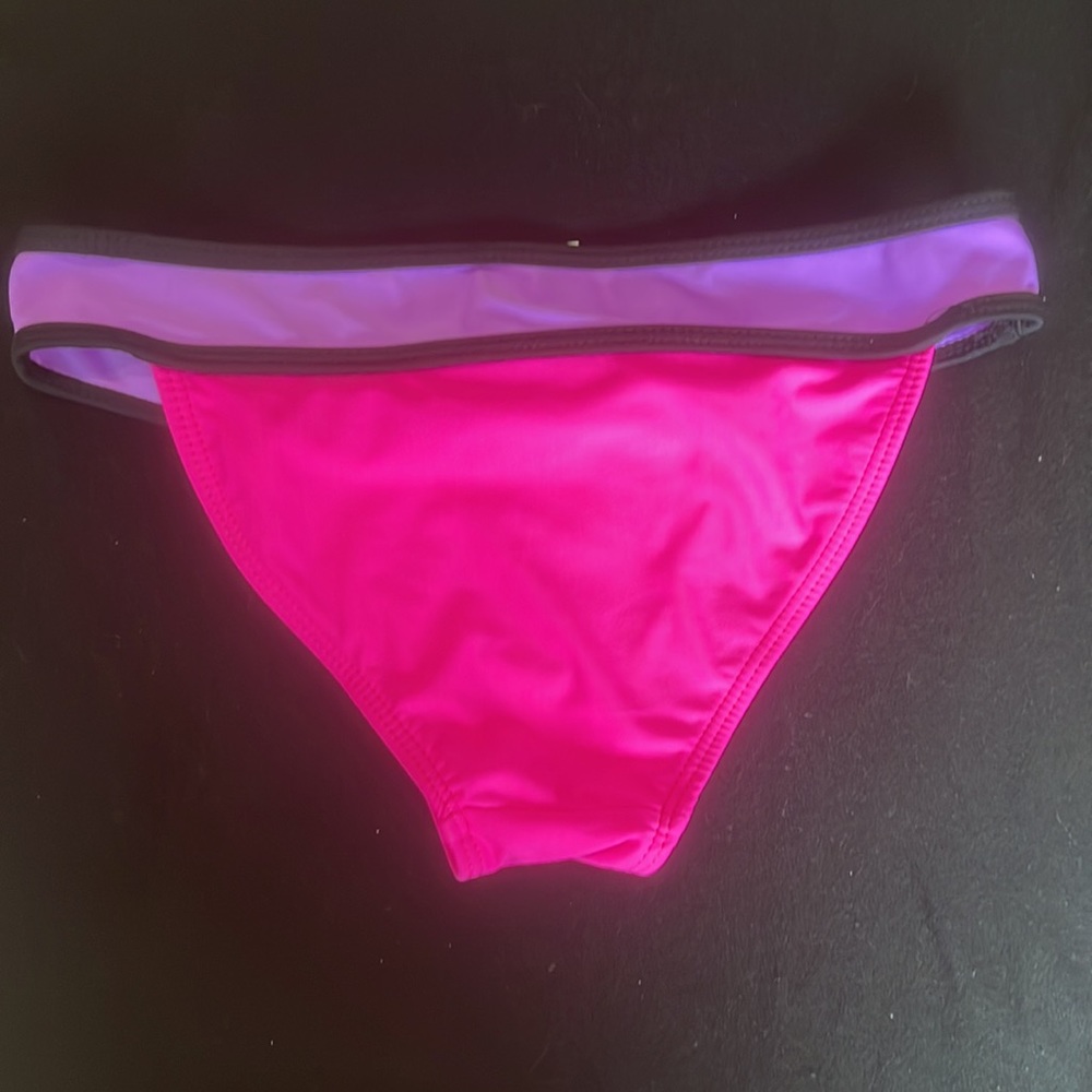 Size small bikini bottoms - Picture 2 of 2